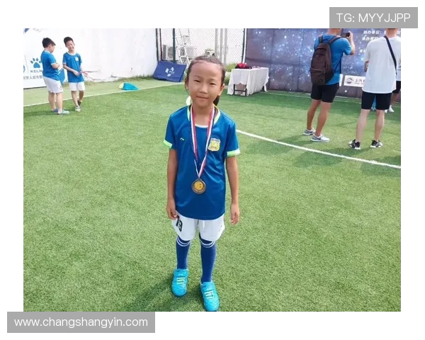 儿童梦想与足球明星的心灵对话探索成长与激情的交汇点 儿童梦想与足球明星的心灵对话探索成长与激情的交汇点