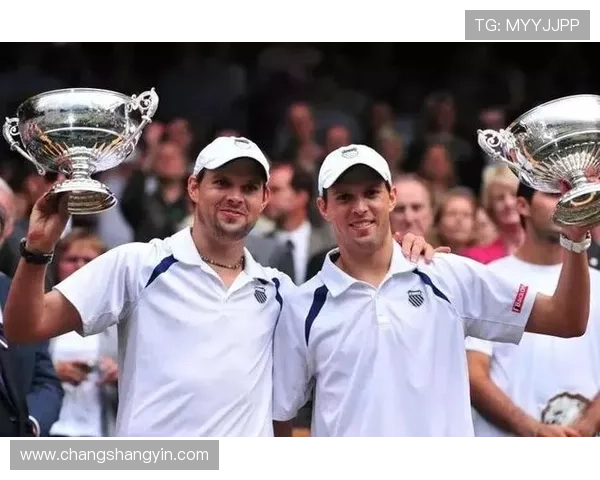 南京网球队默契配合展现实力联赛点评分析团队协作与战术执行