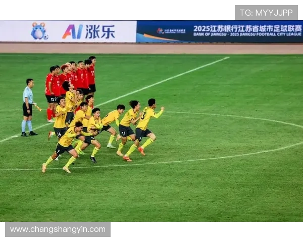 新疆足球明星法特的传奇之路与对家乡的热爱与贡献