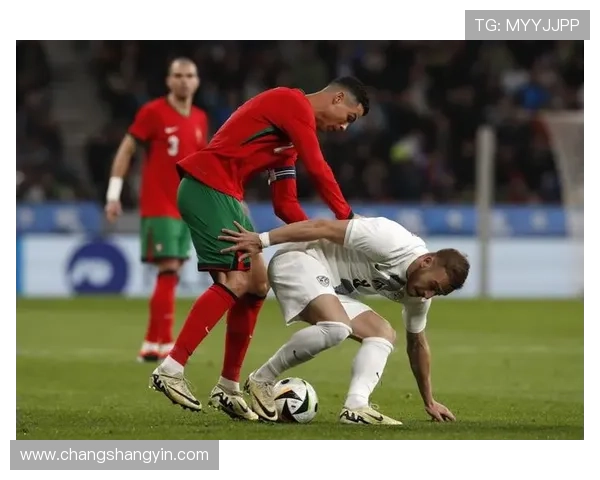 足球明星合影海报精选集展示全球足球巨星的精彩瞬间与友谊时刻